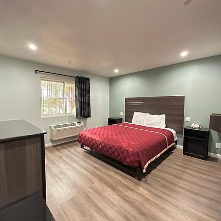 Express Inn & Suites Ontario Airport Экстерьер фото