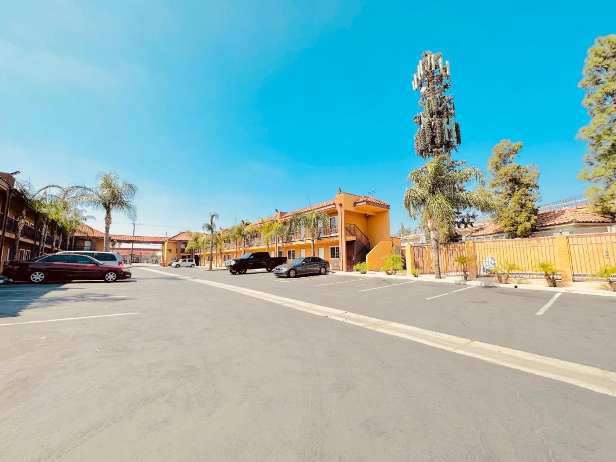 Express Inn & Suites Ontario Airport Экстерьер фото