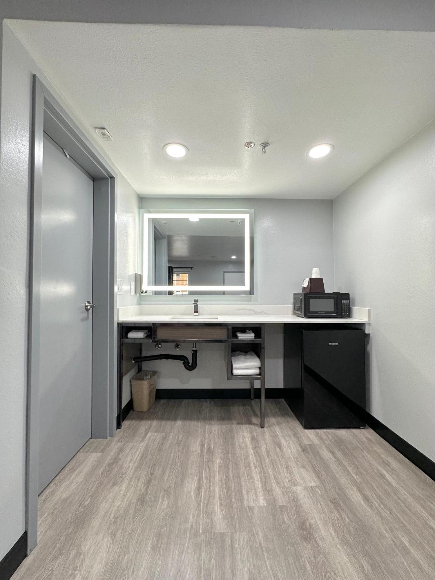 Express Inn & Suites Ontario Airport Экстерьер фото
