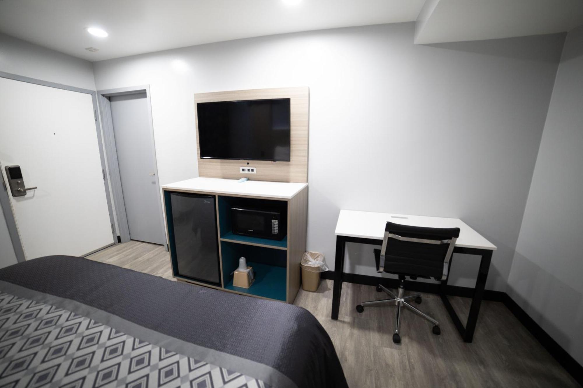 Express Inn & Suites Ontario Airport Экстерьер фото