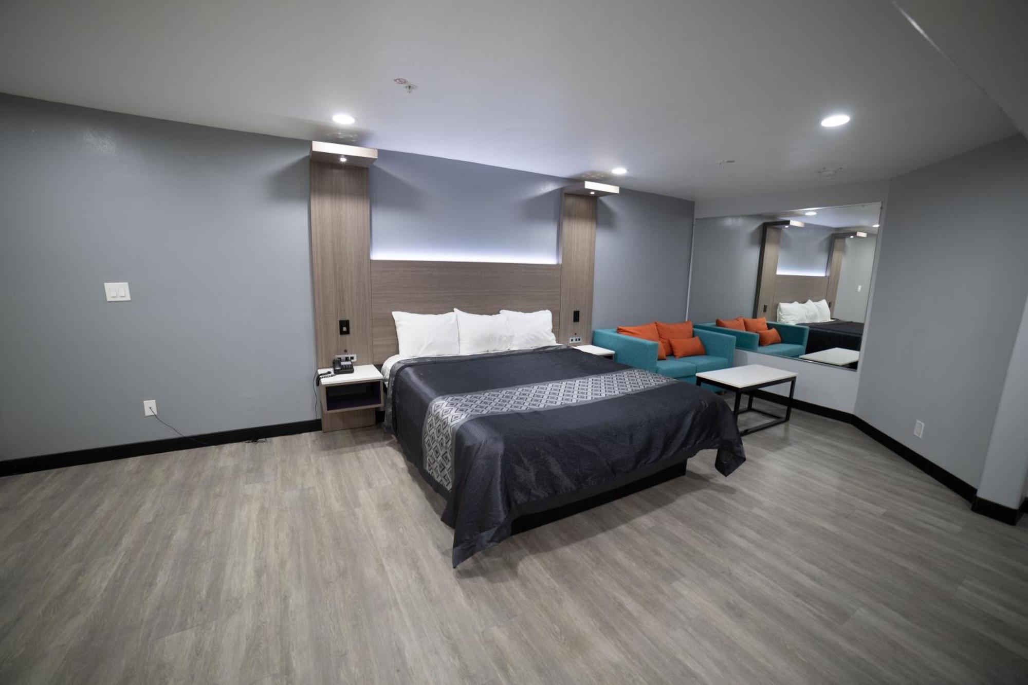Express Inn & Suites Ontario Airport Экстерьер фото