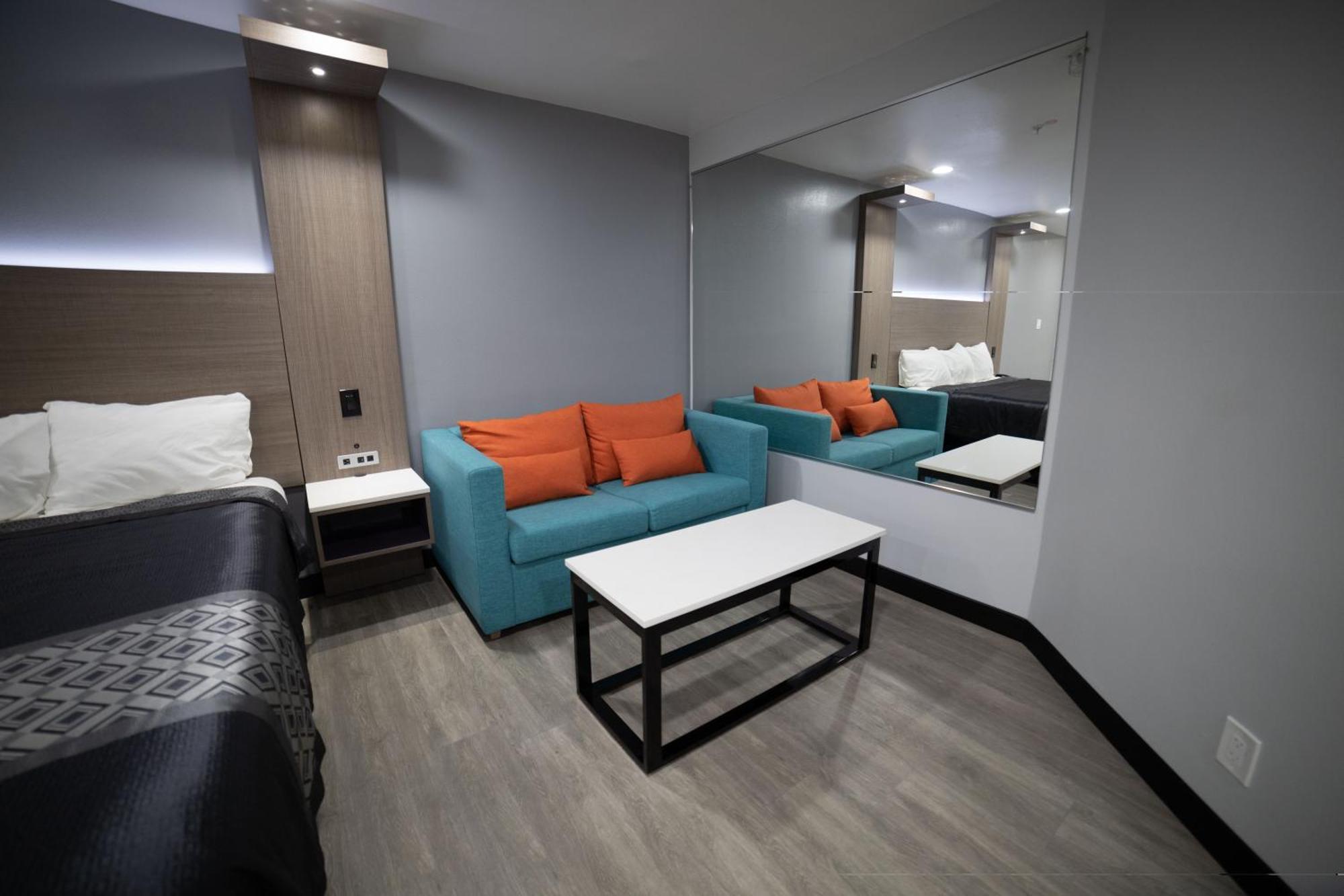 Express Inn & Suites Ontario Airport Экстерьер фото