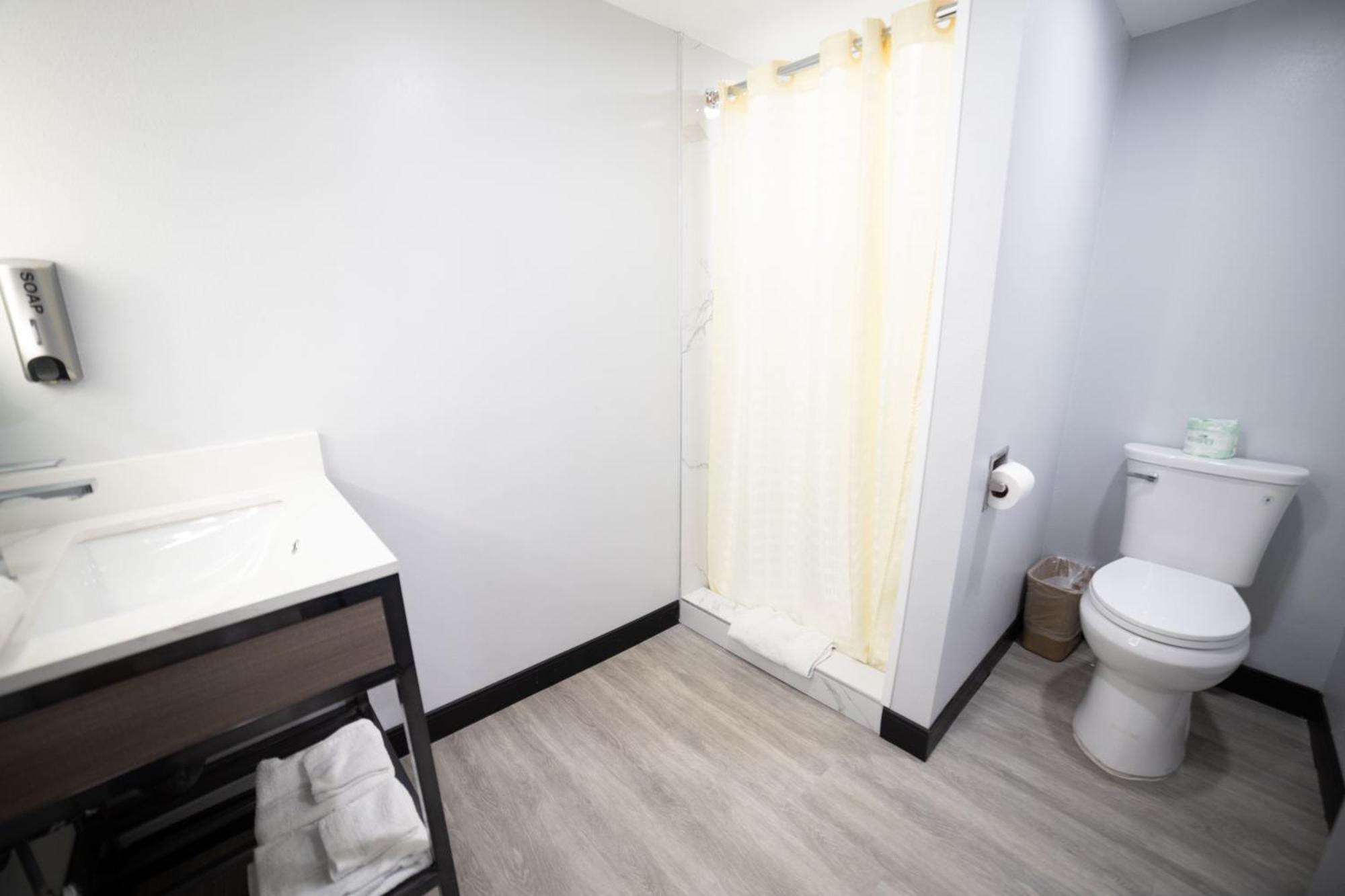Express Inn & Suites Ontario Airport Экстерьер фото