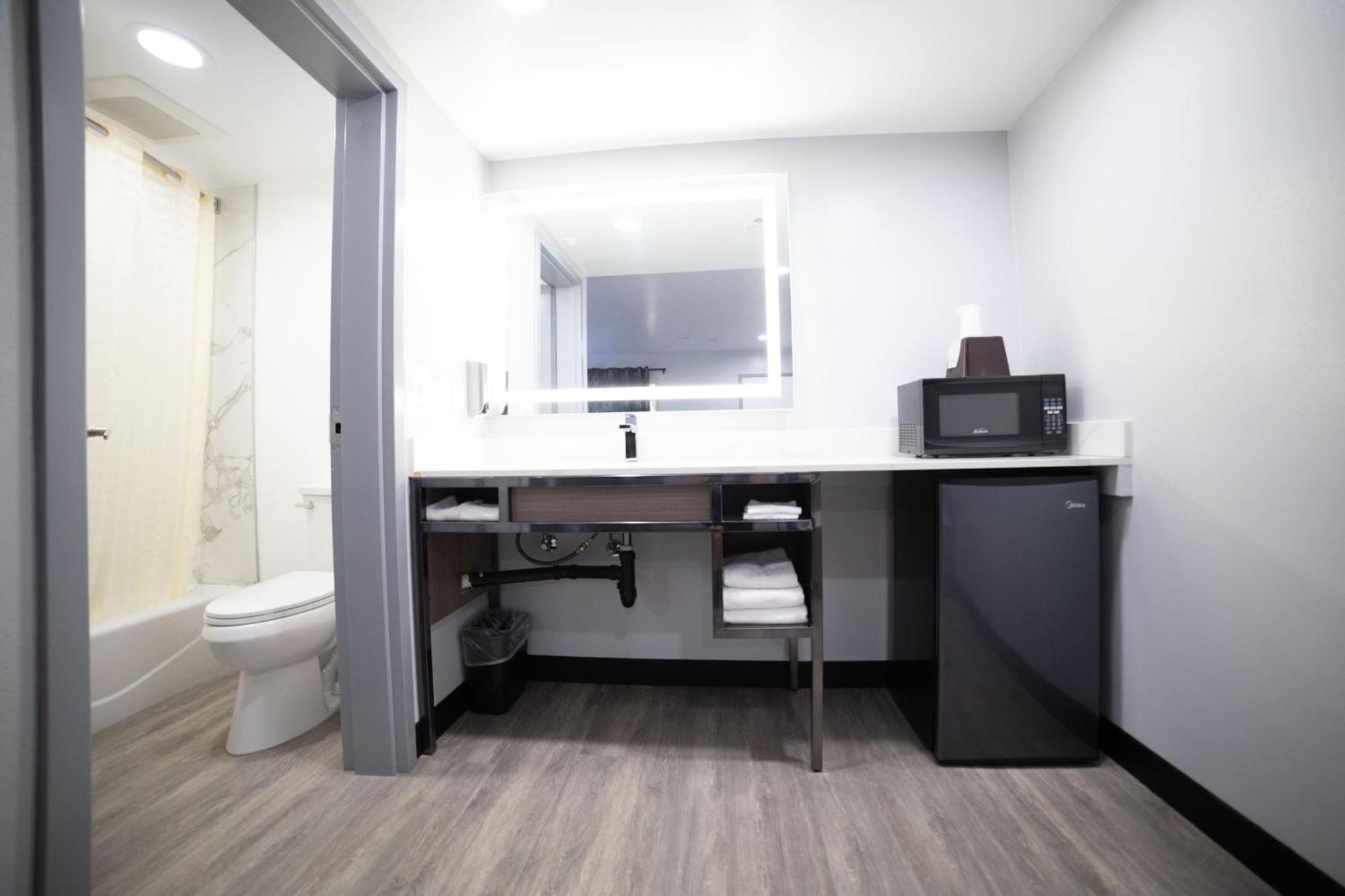 Express Inn & Suites Ontario Airport Экстерьер фото