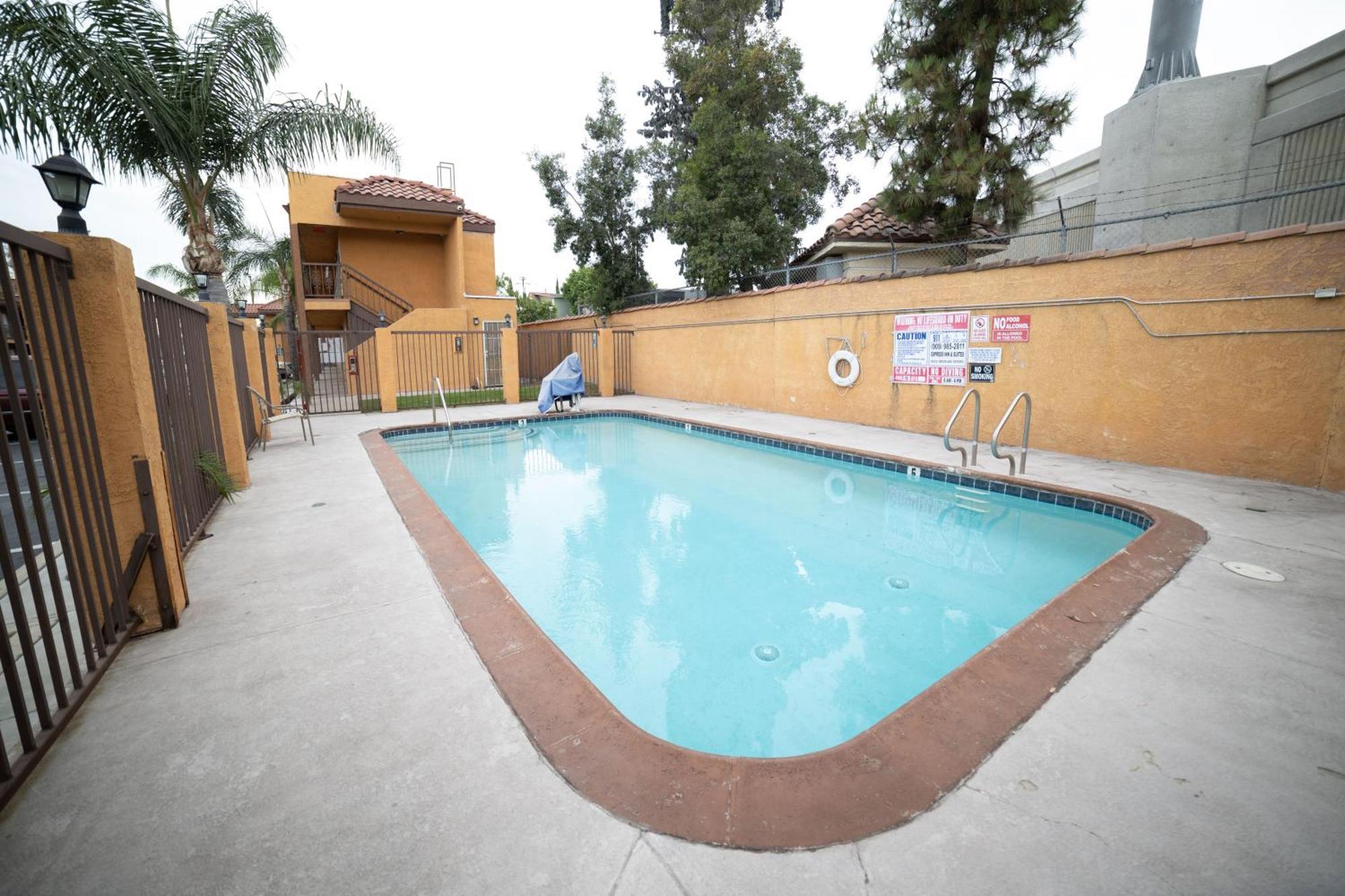 Express Inn & Suites Ontario Airport Экстерьер фото