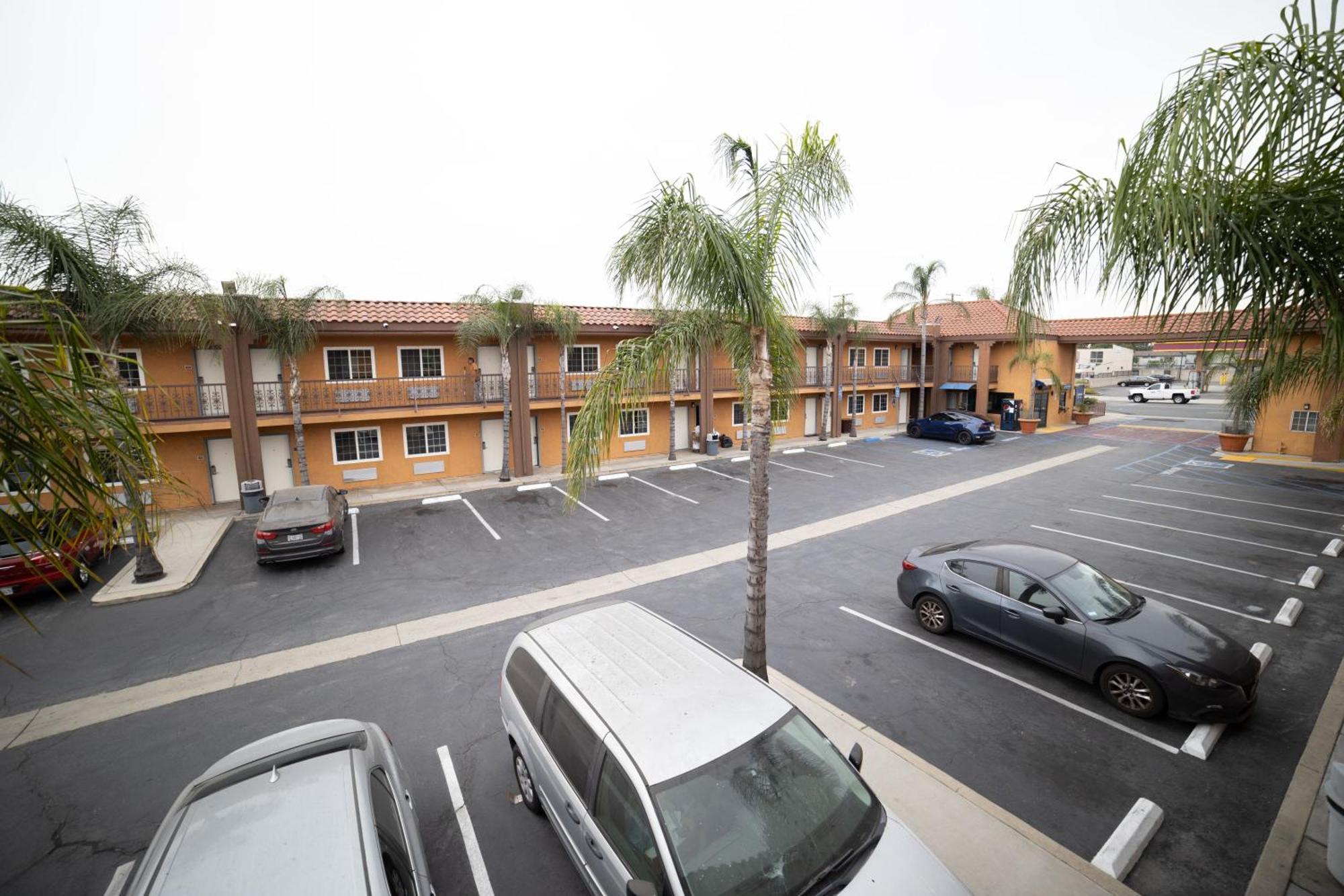 Express Inn & Suites Ontario Airport Экстерьер фото