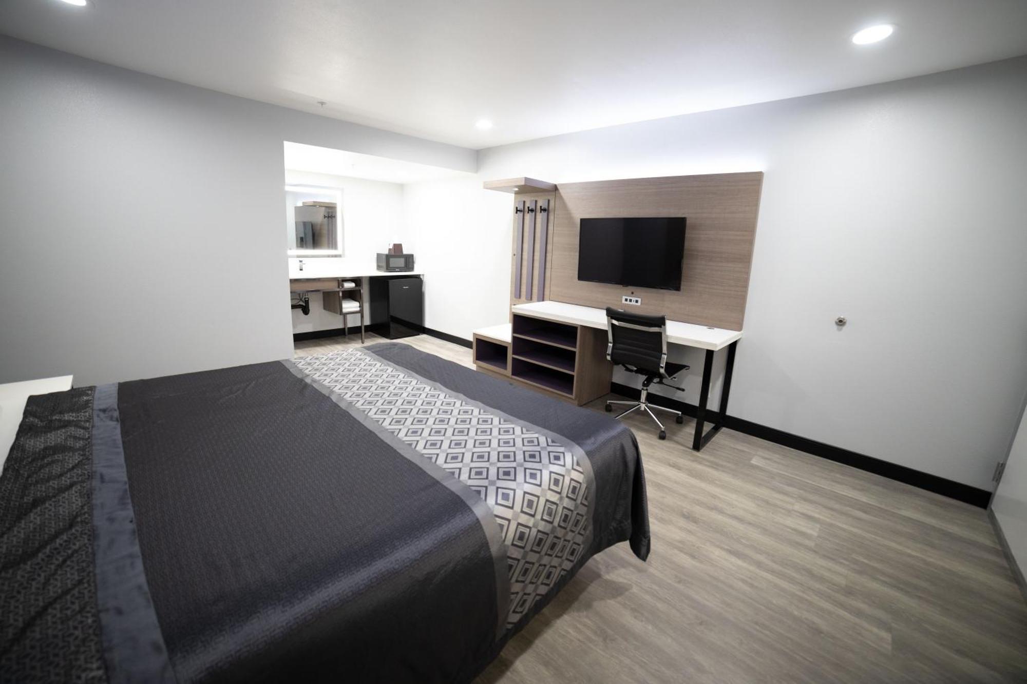 Express Inn & Suites Ontario Airport Экстерьер фото
