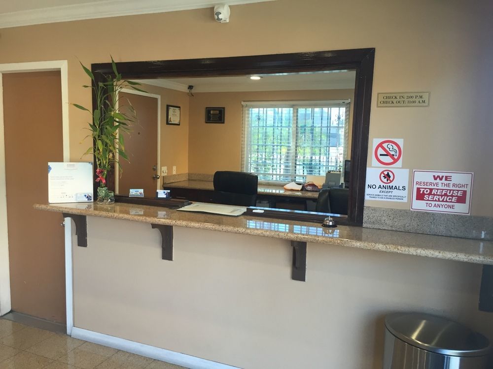 Express Inn & Suites Ontario Airport Экстерьер фото