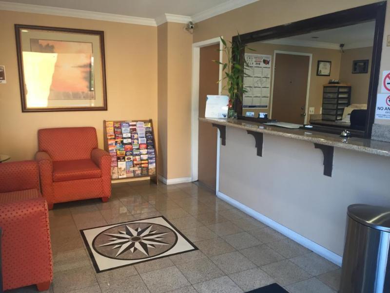 Express Inn & Suites Ontario Airport Экстерьер фото