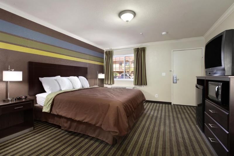 Express Inn & Suites Ontario Airport Экстерьер фото