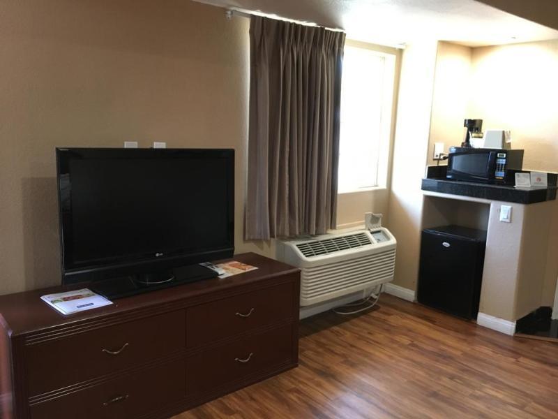 Express Inn & Suites Ontario Airport Экстерьер фото