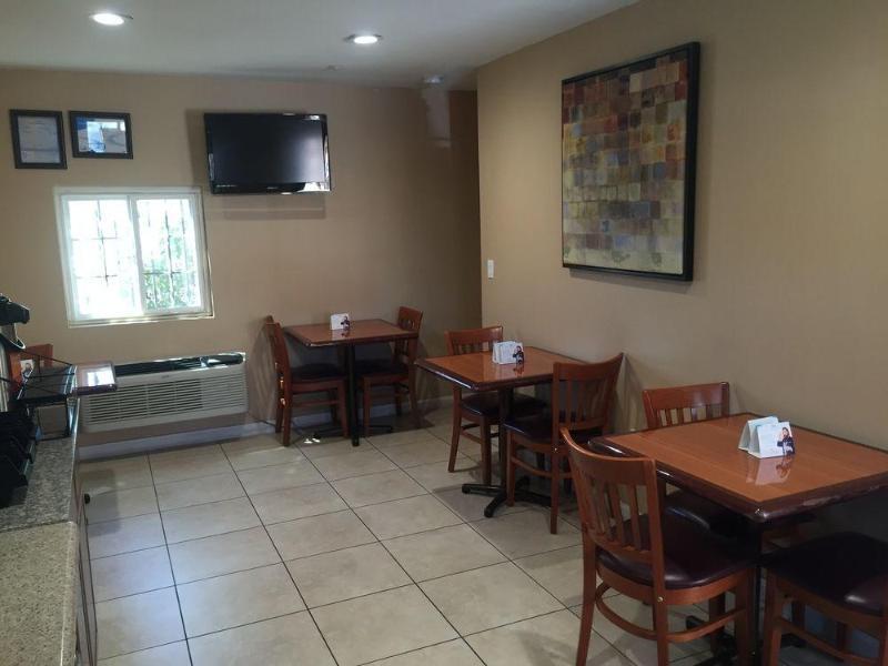 Express Inn & Suites Ontario Airport Экстерьер фото